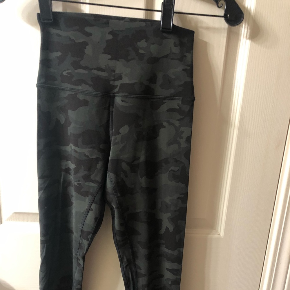 Lulu Align Pants 28” camo gator green worn once